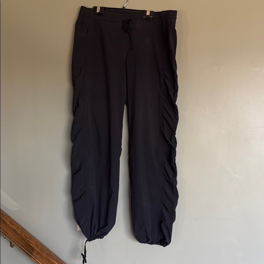 Athleta 8P lightweight jogger pants